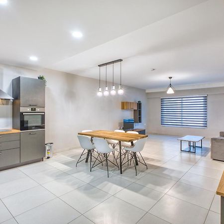 Unique Two Bedroom Apt With Huge Outdoor Area And Close To Entertainment Is-Swieqi Exterior foto